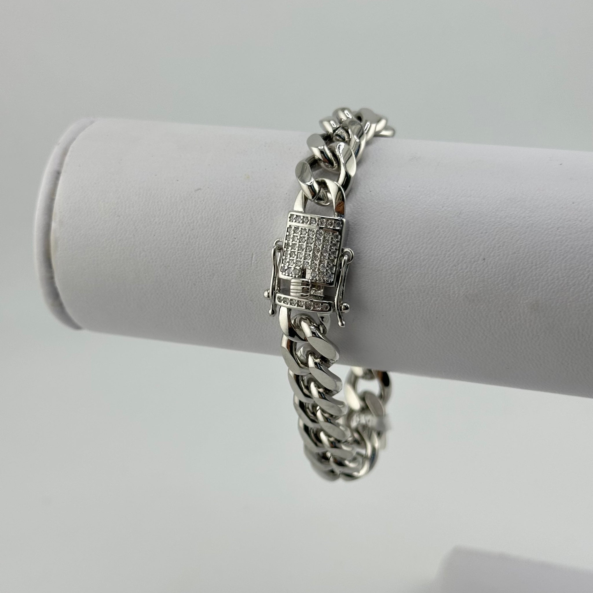 Pulso barbado 9mm con piedra