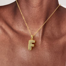 Letra tipo teni con cadena