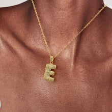 Letra tipo teni con cadena