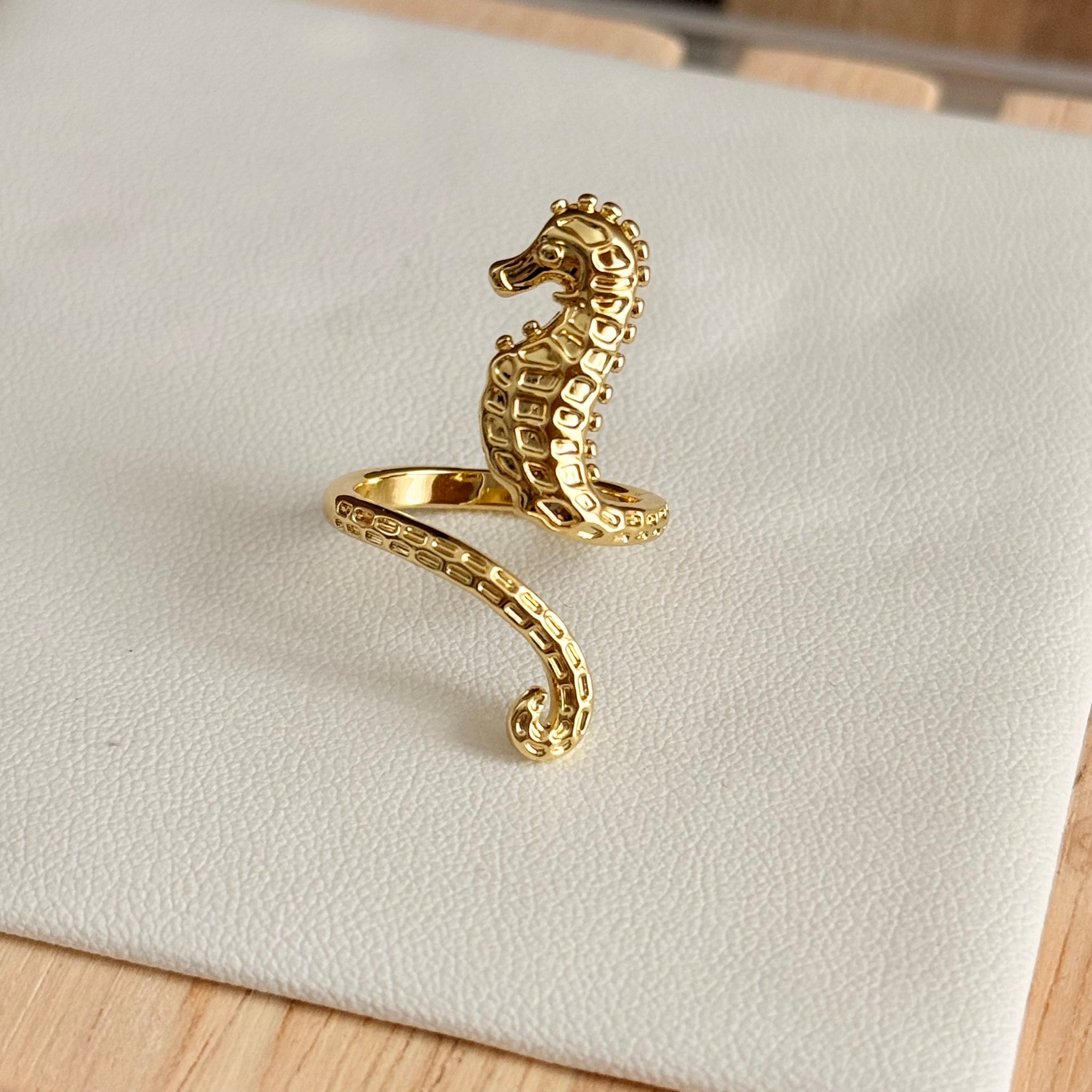 Anillo caballito mar