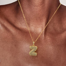 Letra tipo teni con cadena