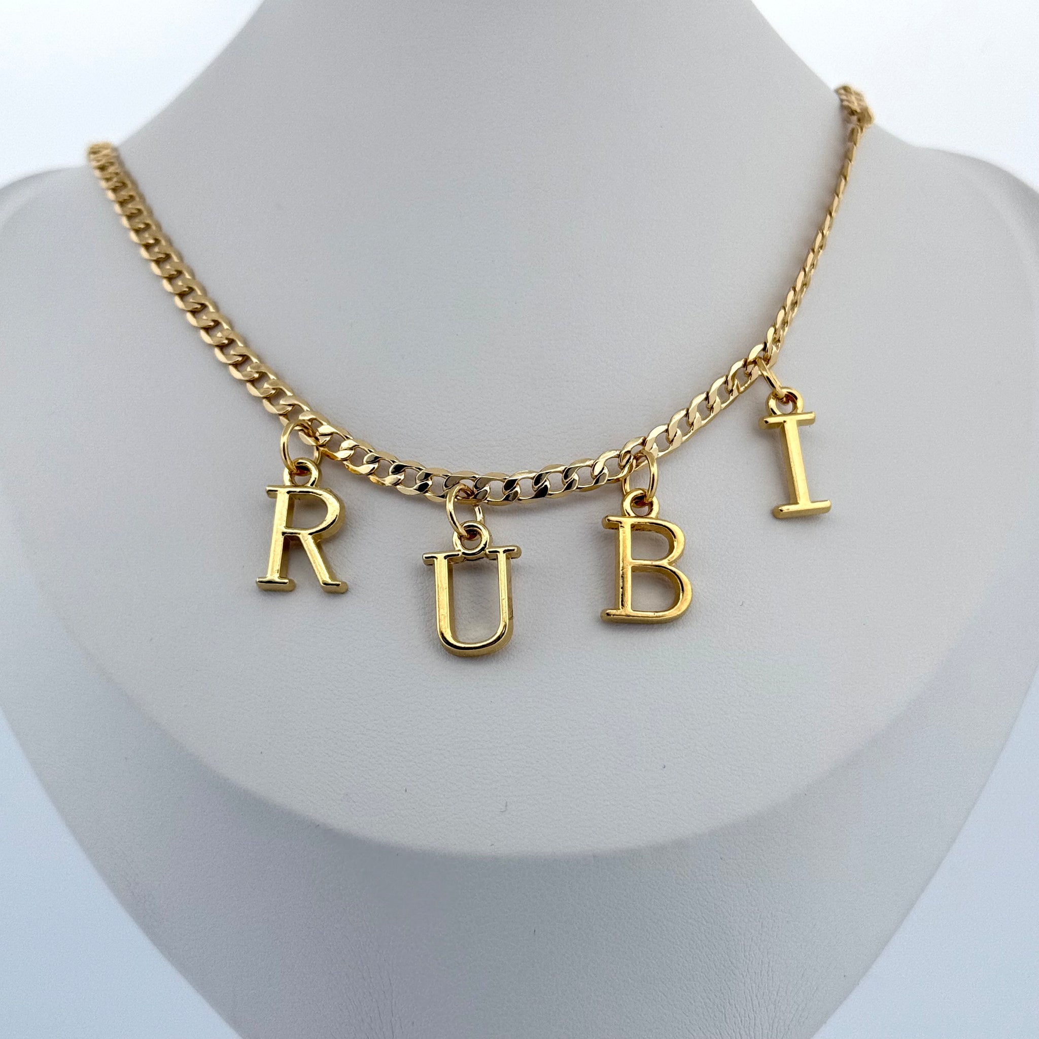 Collar personalizado con letra lisa