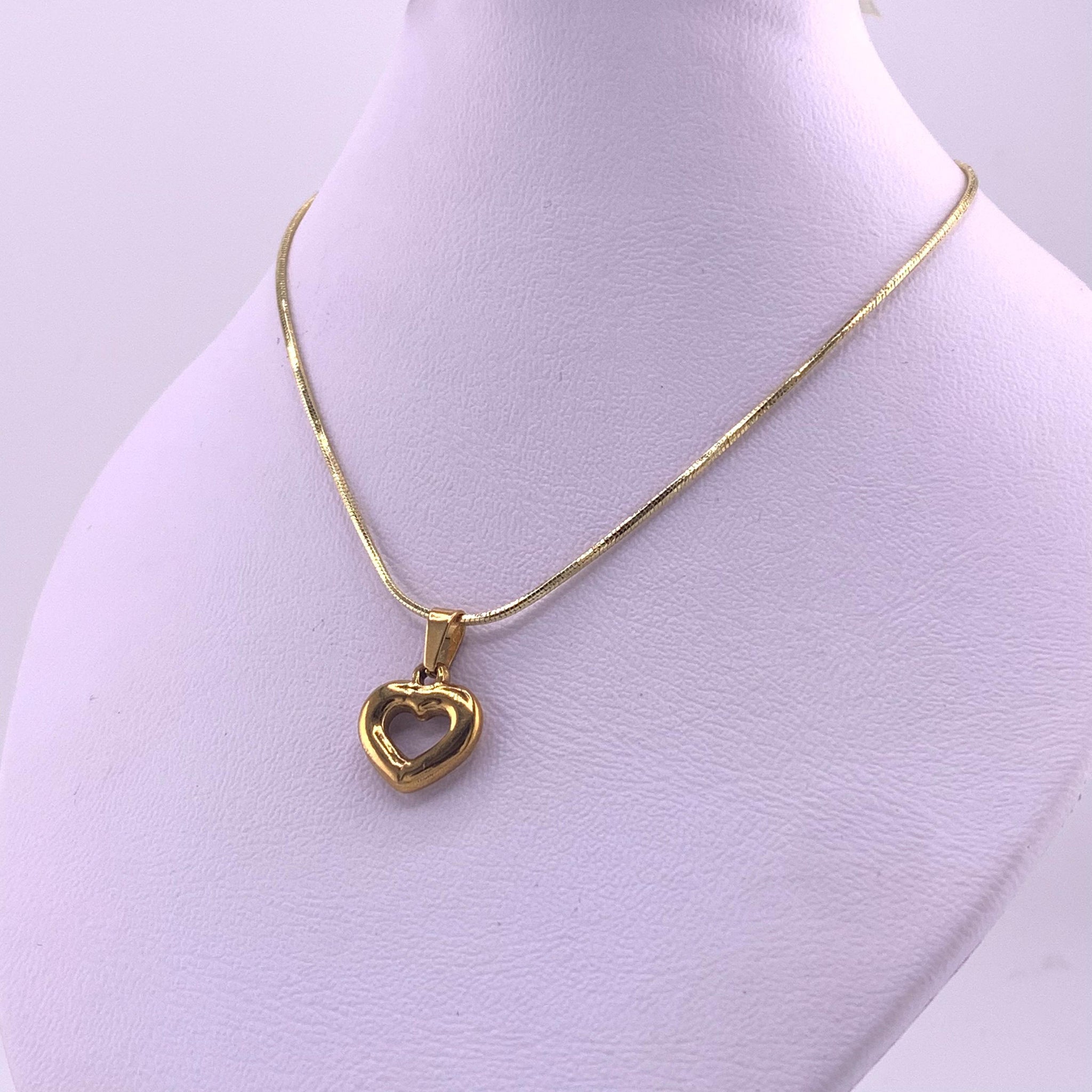 Collar Corazon Hueco