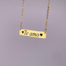 Collar con plaquita personalizada con grabado