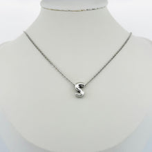 Collar con letra globo mini