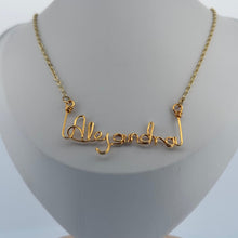 Colla con nombre personalizado cursiva