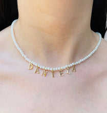 Collar perla #4 con nombre personalizado letra lisa