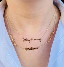 Colla con nombre personalizado cursiva