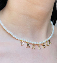 Collar perla #4 con nombre personalizado letra lisa